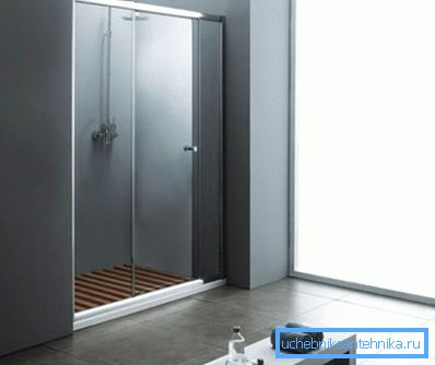 Duschwannen mit Vorhängen wirken sehr stilvoll und eignen sich für minimalistische Innenräume. Duschwannen mit Vorhängen wirken sehr stilvoll und eignen sich für minimalistische Innenräume.