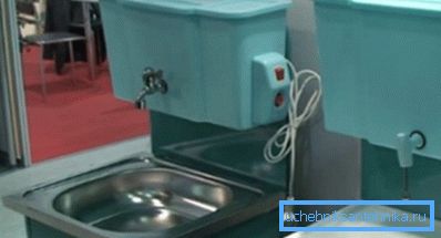 Zwei Systeme mit unterschiedlichen Wasserversorgungsmethoden, die Heizfunktionen haben Zwei Systeme mit unterschiedlichen Wasserversorgungsmethoden, die Heizfunktionen haben