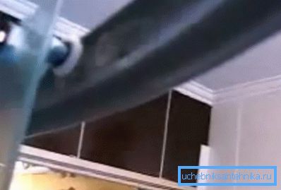 Türen bewegen sich auf Rädern Türen bewegen sich auf Rädern