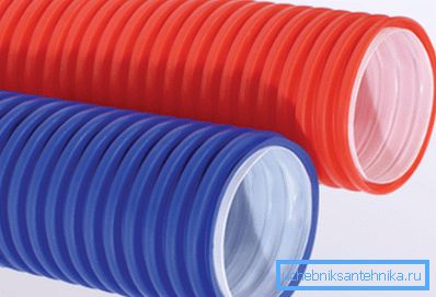 Doppelwandige Rohre PND-LDPE können unterschiedliche Farben und Abschnitte haben Doppelwandige Rohre PND-LDPE können unterschiedliche Farben und Abschnitte haben