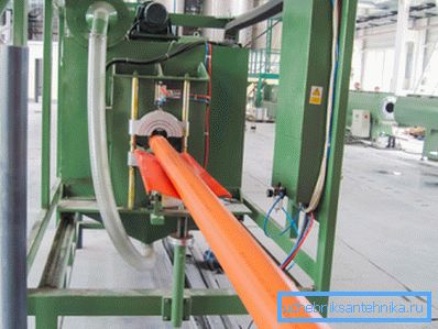 Extrusionslinie im Produktionsprozess Extrusionslinie im Produktionsprozess