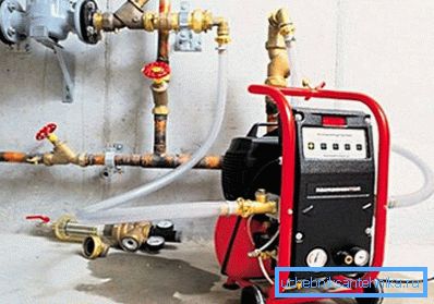 Die Elektropumpe kann eine lange Rohrkette auf einen großen Gegenstand pumpen. Die Elektropumpe kann eine lange Rohrkette auf einen großen Gegenstand pumpen.
