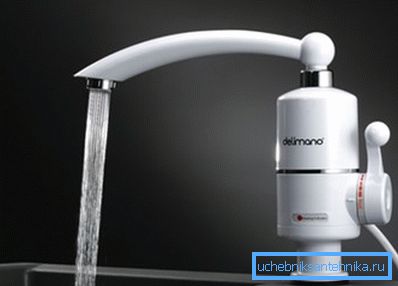 Mit elektrischen Wasserhähnen können Sie innerhalb von Minuten ein Zimmer mit eigenen Händen mit heißem Wasser ausstatten Mit elektrischen Wasserhähnen können Sie innerhalb von Minuten ein Zimmer mit eigenen Händen mit heißem Wasser ausstatten