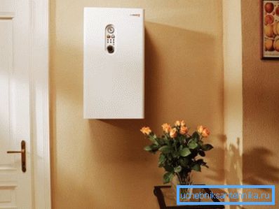 Elektrokessel im Innenraum Elektrokessel im Innenraum