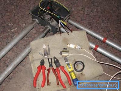 Wenn die Gefahr besteht, dass das Kabel angegriffen wird, ist es besser, das Kabel im Voraus auszuschließen. Wenn die Gefahr besteht, dass das Kabel angegriffen wird, ist es besser, das Kabel im Voraus auszuschließen.