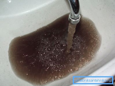Wenn der Hahn ein solches Wasser ist, bedeutet dies, dass sich Mikroalgen darin vermehren. Wenn der Hahn ein solches Wasser ist, bedeutet dies, dass sich Mikroalgen darin vermehren.