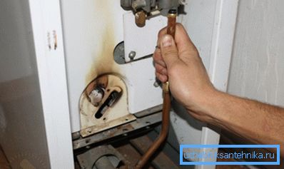 Wenn die Flamme weg ist, müssen Sie möglicherweise die Gasleitung reinigen.