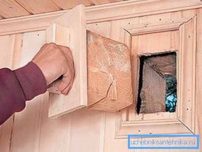 Natürliche Belüftung in einem Holzhaus vermeidet Schimmel- und Verrottungsprozesse. Natürliche Belüftung in einem Holzhaus vermeidet Schimmel- und Verrottungsprozesse.