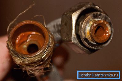 Dieser Rost gelangt allmählich in unsere Zapfstellen. Dieser Rost gelangt allmählich in unsere Zapfstellen.