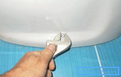 Befestigung mit Spezialschrauben Befestigung mit Spezialschrauben