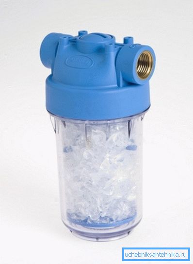 Der Leitungswasserenthärterfilter ist mit einem teilweise löslichen Reagenz gefüllt, das beim Auflösen hinzugefügt werden kann. Der Leitungswasserenthärterfilter ist mit einem teilweise löslichen Reagenz gefüllt, das beim Auflösen hinzugefügt werden kann.