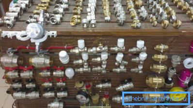 Beschläge und Adapter in der Schaufenster. Beschläge und Adapter in der Schaufenster.