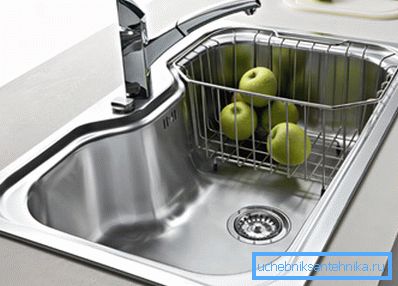 Die Formen und Größen der Metallspülen für die Küche können sehr unterschiedlich sein. Die Formen und Größen der Metallspülen für die Küche können sehr unterschiedlich sein.