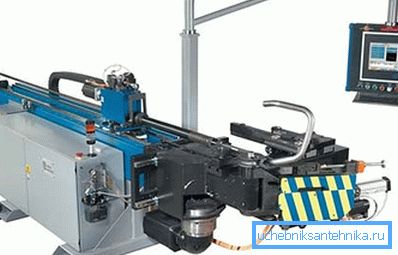 Foto der Dornbiegemaschine mit Programmsteuerung Foto der Dornbiegemaschine mit Programmsteuerung