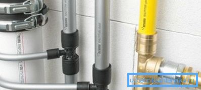 Fotos von technischen Netzwerken von Polyethylenrohren Fotos von technischen Netzwerken von Polyethylenrohren