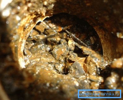 Fotos von Maßstäben und Rost in den Heizkreisen Fotos von Maßstäben und Rost in den Heizkreisen