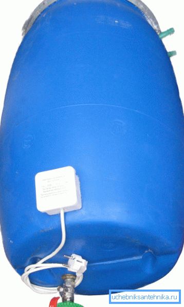 Foto eines Plastikfasses mit Heizung Foto eines Plastikfasses mit Heizung