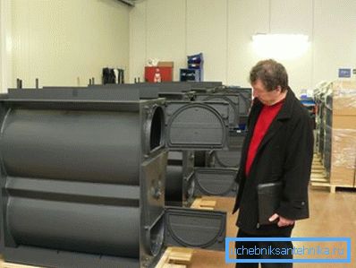 Fotos von modernen Festbrennstofföfen mit langer Brenndauer Fotos von modernen Festbrennstofföfen mit langer Brenndauer