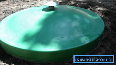 Der abgedichtete Deckel und die Kammerkammer lassen kein Wasser in die Mündung der Quelle eindringen.
