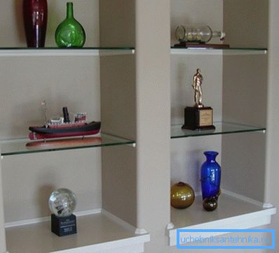 Trockenbau kann mit Glasböden koexistieren. Trockenbau kann mit Glasböden koexistieren.