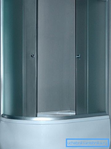 Eine tiefe Duschwanne 120x80 kann auch Teil einer Ecke sein, dh einer Struktur ohne Innenwände Eine tiefe Duschwanne 120x80 kann auch Teil einer Ecke sein, dh einer Struktur ohne Innenwände