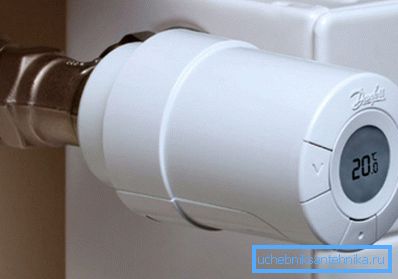 Durch die horizontale Installation des Thermokopfes wird die Erwärmung mit Heißluft verhindert. Durch die horizontale Installation des Thermokopfes wird die Erwärmung mit Heißluft verhindert.