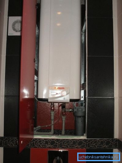 Die Warmwasserversorgung bietet einen Boiler. Die Warmwasserversorgung bietet einen Boiler.