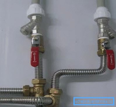 Warmes und kaltes Wasser aus rostfreien Wellen Warmes und kaltes Wasser aus rostfreien Wellen