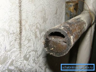 Die chemische Zusammensetzung des Wassers beeinflusst die Aktivität von Ablagerungen an den Wänden von Rohren und Instrumenten.