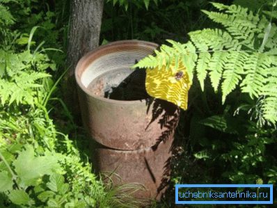 Und es wird nicht möglich sein, den Brunnen zwischen den Büschen zu verbergen - in jedem Fall muss die Und es wird nicht möglich sein, den Brunnen zwischen den Büschen zu verbergen - in jedem Fall muss die
