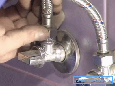 Manchmal strahlen die Geräusche flexible Schläuche aus.