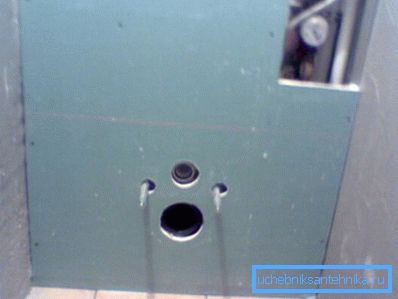 Die Installation muss durch Trockenbau geschlossen werden, wobei die technologischen Löcher verbleiben. Die Installation muss durch Trockenbau geschlossen werden, wobei die technologischen Löcher verbleiben.