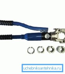 Werkzeug mit hydraulischem Antrieb. Werkzeug mit hydraulischem Antrieb.