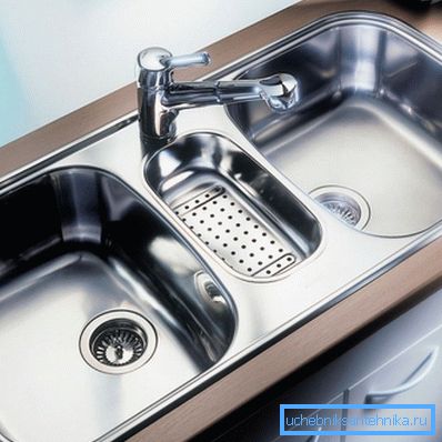 Die integrierten Waschbecken passen sich gut in die Innenausstattung verschiedener Stile ein. Die integrierten Waschbecken passen sich gut in die Innenausstattung verschiedener Stile ein.