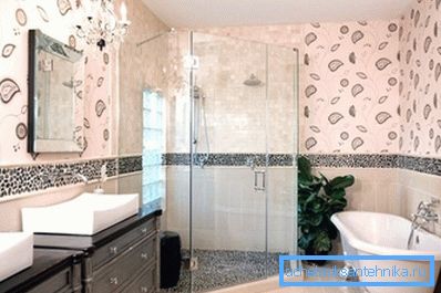 Innen Badezimmer mit Dusche und Badewanne in Ihrem eigenen Zuhause Innen Badezimmer mit Dusche und Badewanne in Ihrem eigenen Zuhause