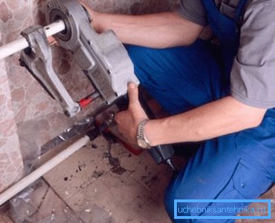 Verwendung eines elektrischen Schraubstempels Verwendung eines elektrischen Schraubstempels