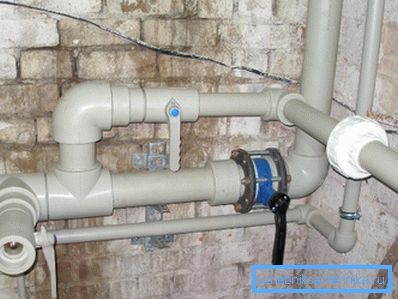 Die Verwendung von Materialien mit drei verschiedenen Durchmessern ist für die Verdrahtung nicht erforderlich, aber in Eingabesystemen oder beim Erstellen von Steigleitungen muss eine solche technische Aufgabe gelöst werden Die Verwendung von Materialien mit drei verschiedenen Durchmessern ist für die Verdrahtung nicht erforderlich, aber in Eingabesystemen oder beim Erstellen von Steigleitungen muss eine solche technische Aufgabe gelöst werden
