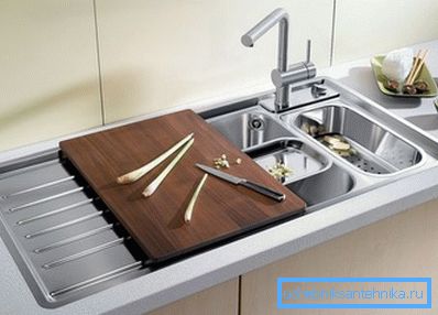 Das Produkt kann viele zusätzliche Schalen und Teile haben. Das Produkt kann viele zusätzliche Schalen und Teile haben.