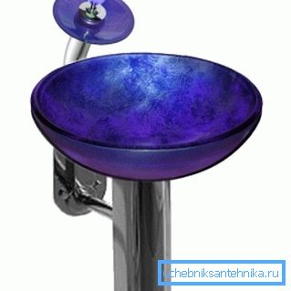 Produkte aus farbigem Glas. Produkte aus farbigem Glas.