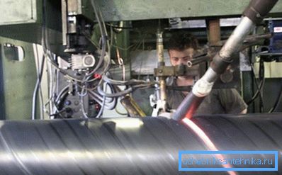 Die Herstellung von Produkten mit verdrehter Naht ist ebenfalls sehr beliebt, aber in letzter Zeit wurde diese Technologie aufgrund unrentabler Produktion aufgegeben. Die Herstellung von Produkten mit verdrehter Naht ist ebenfalls sehr beliebt, aber in letzter Zeit wurde diese Technologie aufgrund unrentabler Produktion aufgegeben.