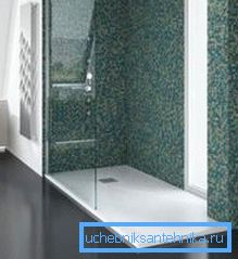 Eine Kabine dieser Größe kann sogar in ein kleines Badezimmer eingebaut werden. Eine Kabine dieser Größe kann sogar in ein kleines Badezimmer eingebaut werden.