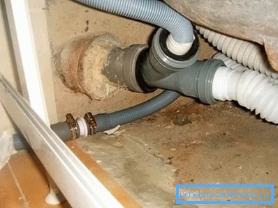 So schließen Sie die Waschmaschine an den Abwasserkanal an So schließen Sie die Waschmaschine an den Abwasserkanal an
