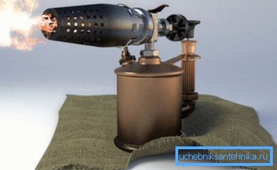 So tauen Sie eine Wasserleitung mit einer Lötlampe auf So tauen Sie eine Wasserleitung mit einer Lötlampe auf