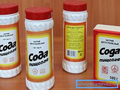 Wie man die Spüle mit Soda und Essig mit seinen eigenen Händen reinigt Wie man die Spüle mit Soda und Essig mit seinen eigenen Händen reinigt