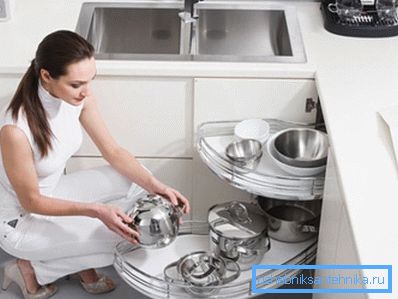 Karussellmechanismen erleichtern den Zugang zu weiten Ecken. Karussellmechanismen erleichtern den Zugang zu weiten Ecken.