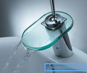Kaskadenversion aus Glas und Metall Kaskadenversion aus Glas und Metall