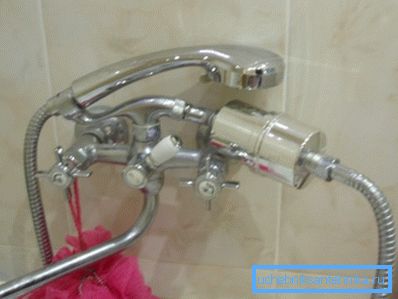 Klassische Dusche mit Wasserfilter Klassische Dusche mit Wasserfilter