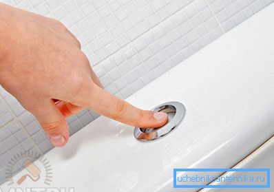 Taste zum Ablassen des Wassers einer modernen Toilette. Taste zum Ablassen des Wassers einer modernen Toilette.