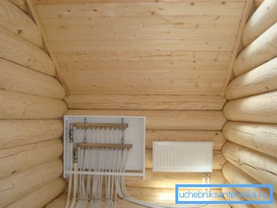 Kollektorinstallation der Heizungsanlage in einem Privathaus Kollektorinstallation der Heizungsanlage in einem Privathaus