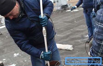 Versorgungsunternehmen können den Zugang von Schuldnern zu ihren Diensten sperren oder einschränken. Versorgungsunternehmen können den Zugang von Schuldnern zu ihren Diensten sperren oder einschränken.